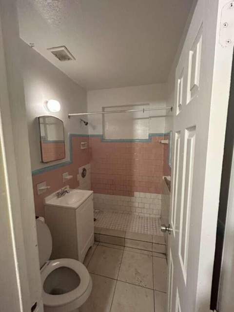 1226 NW 23rd Terrace, Fort Lauderdale FL - photo 8 of 10
