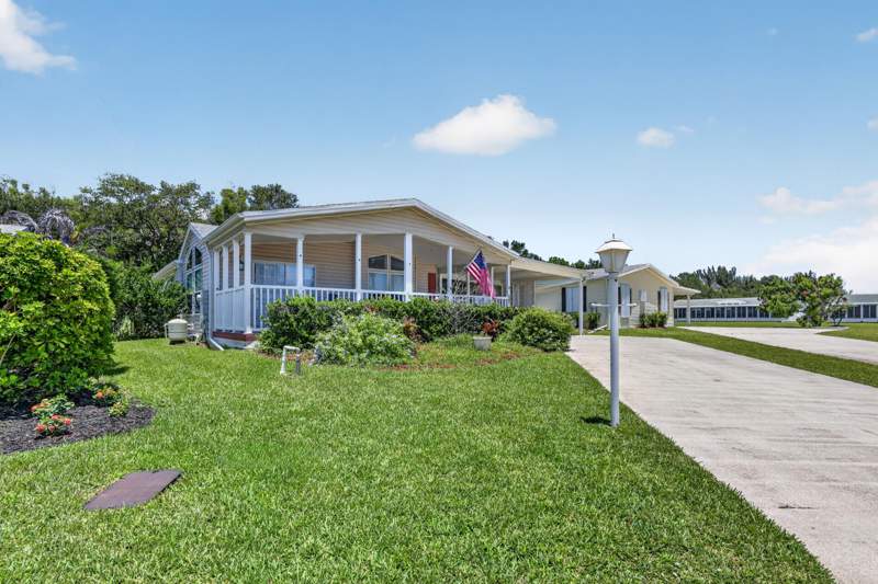 2 bedroom Manufactured Home at 8004 Long Drive, The Links At Savanna Club, 1st Replat, Port St. Lucie — photo 3