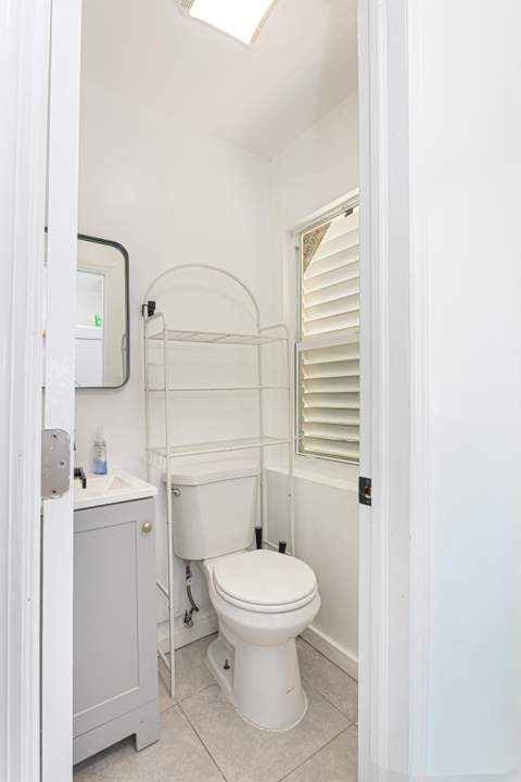 305 N Lakeside Drive, Lake Worth Beach FL - photo 11 of 30