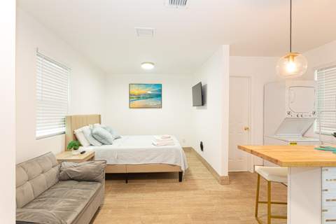 305 N Lakeside Drive, Lake Worth Beach FL - photo 12 of 30