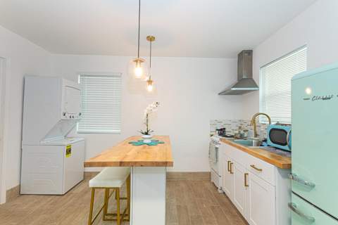 305 N Lakeside Drive, Lake Worth Beach FL - photo 14 of 30