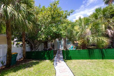 305 N Lakeside Drive, Lake Worth Beach FL - photo 6 of 30