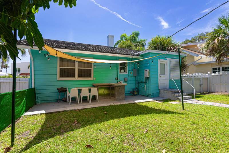 3 bedroom Single Family Residence at 305 N Lakeside Drive, Lake Worth Town Of, Lake Worth Beach — photo 3