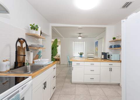 305 N Lakeside Drive, Lake Worth Beach FL - photo 23 of 30