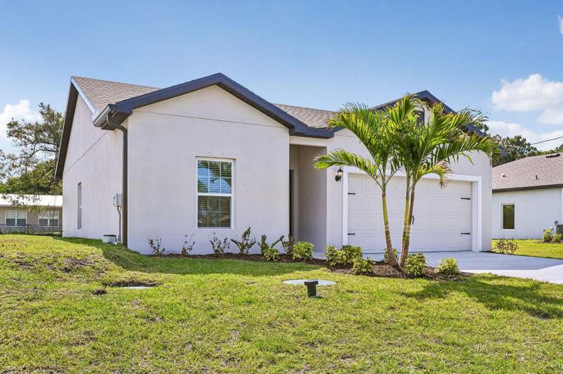 3 bedroom Single Family Residence at 5200 Hickory Drive, Indian River Estates Unit 7, Fort Pierce — photo 3