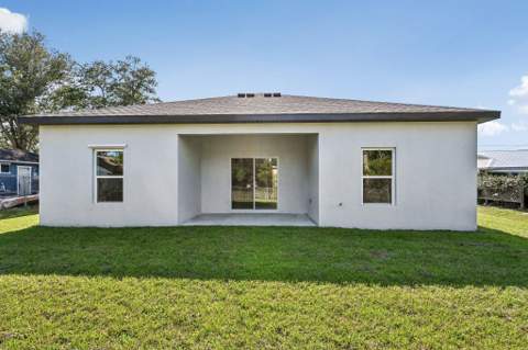 6010 Hickory Drive, Fort Pierce FL - photo 8 of 34