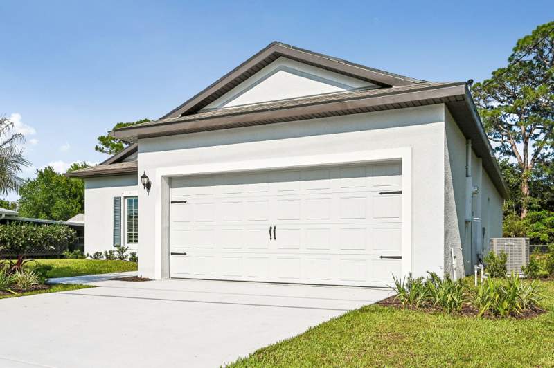 3 bedroom Single Family Residence at 6010 Hickory Drive, Indian River Estates Unit 8, Fort Pierce — photo 3