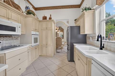 7264 Cataluna Circle, Delray Beach FL - photo 22 of 82