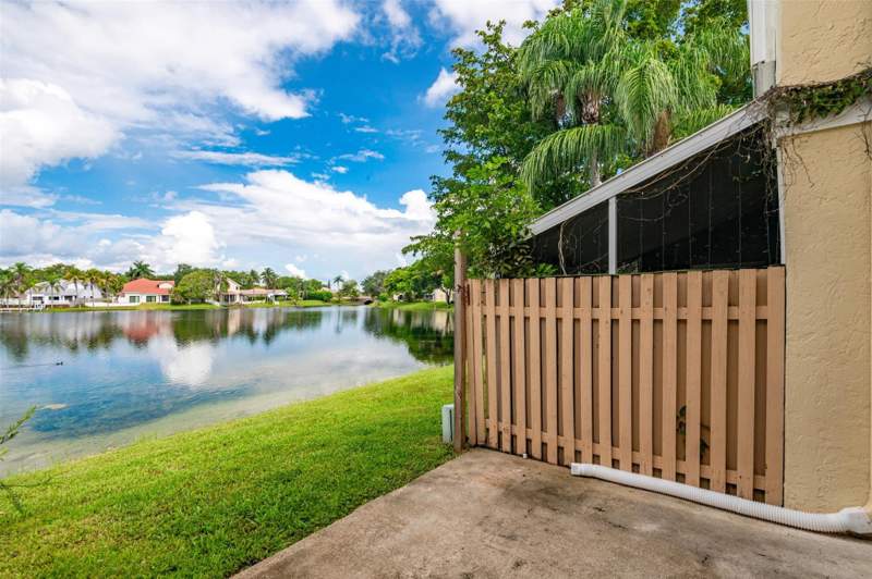 2 bedroom Townhouse at 2849 S Belmont Lane, Rock Creek Phase Two, Cooper City — photo 3