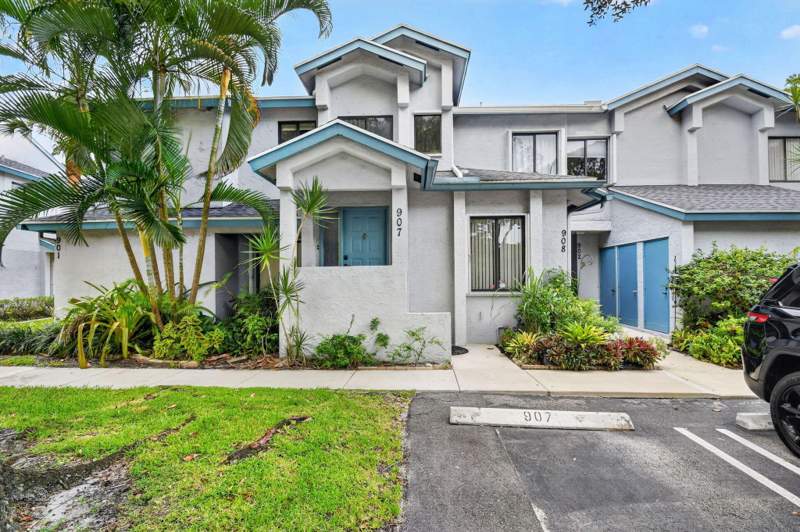 3 bedroom Condominium at 907 Harbour Pointe Way, Harbour Pointe At River Bridge Condo, Greenacres — photo 2