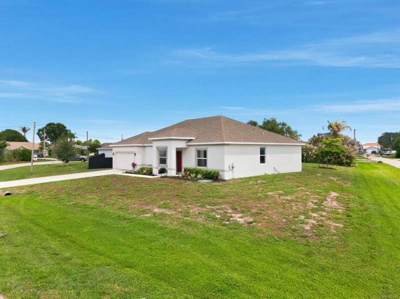 4 bedroom Single Family Residence at 201 SW North Wakefield Circle, Port St Lucie Section 34, Port St. Lucie — photo 4