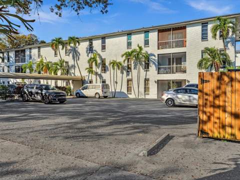 215 NE 16th Avenue #203, Fort Lauderdale FL - photo 8 of 40