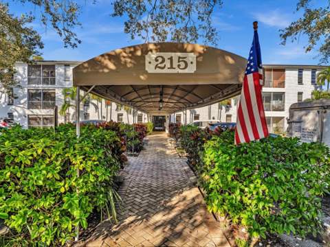 215 NE 16th Avenue #203, Fort Lauderdale FL - photo 10 of 40