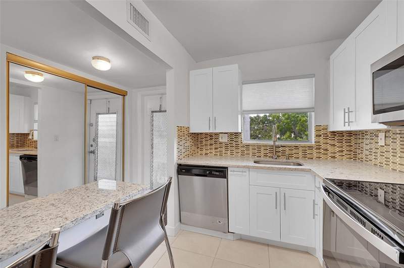 2 bedroom Condominium at 2780 N Pine Island Road #312, Sunrise Lakes Phase III, Sunrise — photo 2