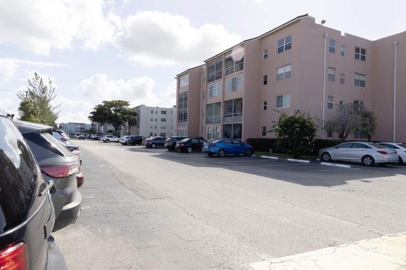 2 bedroom Condominium at 2851 Somerset Drive #116, Somerset No Five Condo, Lauderdale Lakes — photo 2