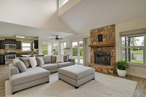 3570 Woods Walk Boulevard, Lake Worth FL - photo 18 of 51