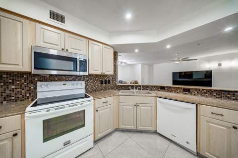 500 Scotia Drive #302, Hypoluxo FL - photo 7 of 44