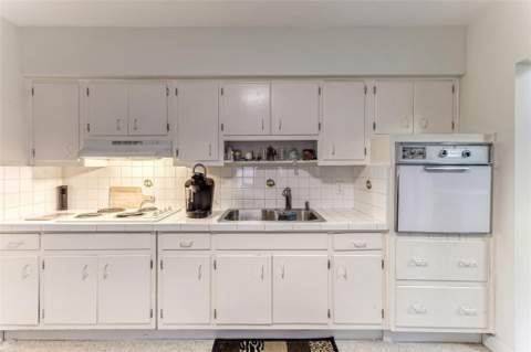 1676 NE 40th Street, Oakland Park FL - photo 8 of 26