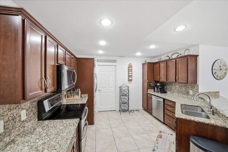 3 bedroom Single Family Residence at 130 Mediterranean Boulevard, Spanish Lakes One Leasehold Estates, Port St. Lucie — photo 5