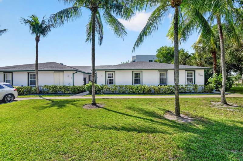 3 bedroom Condominium at 3162 Via Poinciana #6, Poinciana Place Villas Condo, Lake Worth — photo 2