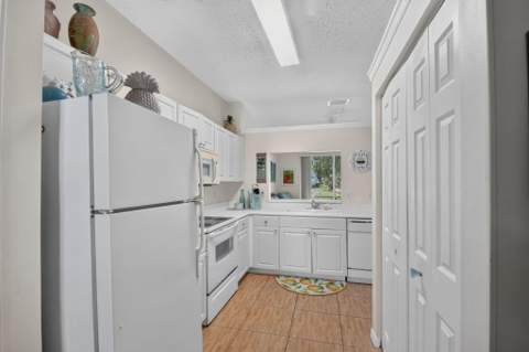 3162 Via Poinciana #6, Lake Worth FL - photo 14 of 45