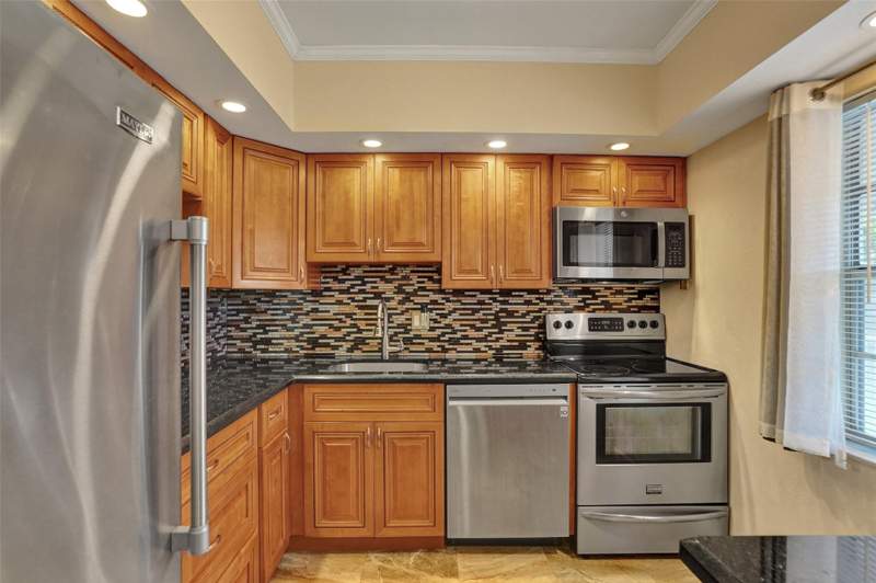 2 bedroom Condominium at 651 NW 80th Terrace #207, Oriole Gardens Two 61 Condo, Margate — photo 2