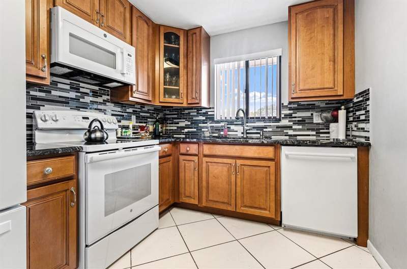 2 bedroom Condominium at 7442 Ashmont Circle #203, Ashmont Condominium E, Tamarac — photo 4