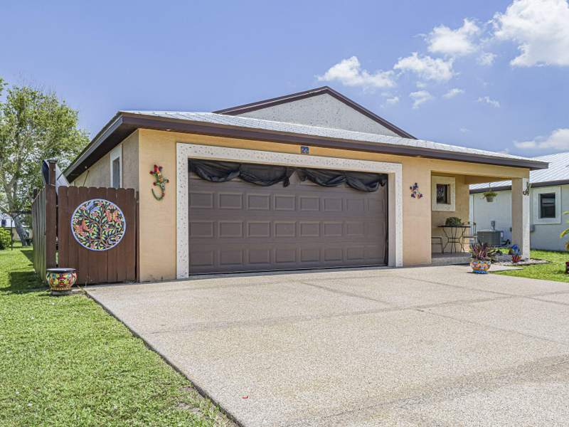 2 bedroom Single Family Residence at 23 Arboles Del Norte, Spanish Lakes Country Club Vill Leasehold Estates, Fort Pierce — photo 2