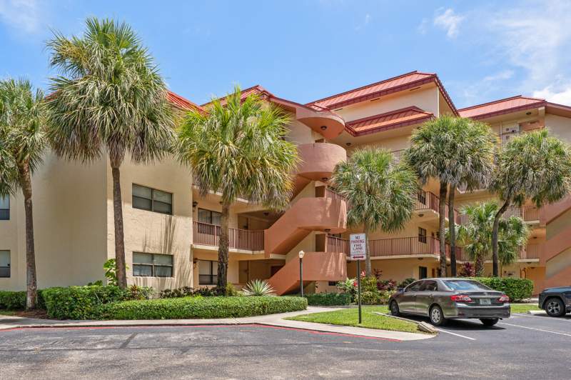 1 bedroom Condominium at 7401 NW 16th Street #102, Plantation Forest Condo, Plantation — photo 2