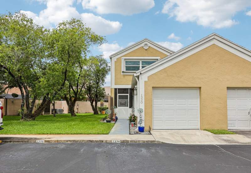 2 bedroom Townhouse at 1330 NW 123rd Avenue, Pembroke Lakes Section Seven, Pembroke Pines — photo 2