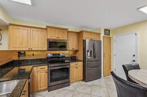 1330 NW 123rd Avenue, Pembroke Pines FL - photo 16 of 50
