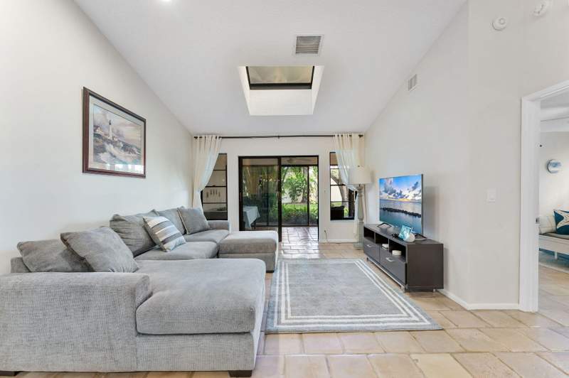 3 bedroom Villa at 5861 Sunswept Lane #B, Palm Chase Lakes Condo, Boynton Beach — photo 4