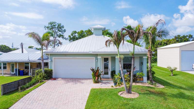 4 bedroom Single Family Residence at 1006 SW 34th Terrace, Palm City Amended, Palm City — photo 2
