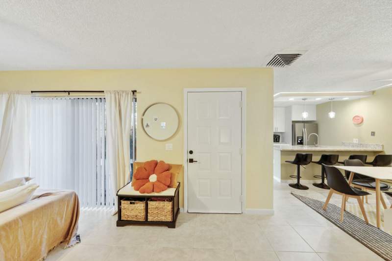 2 bedroom Townhouse at 5110 51st Way, Village Of Sandalwood Lakes South, West Palm Beach — photo 3