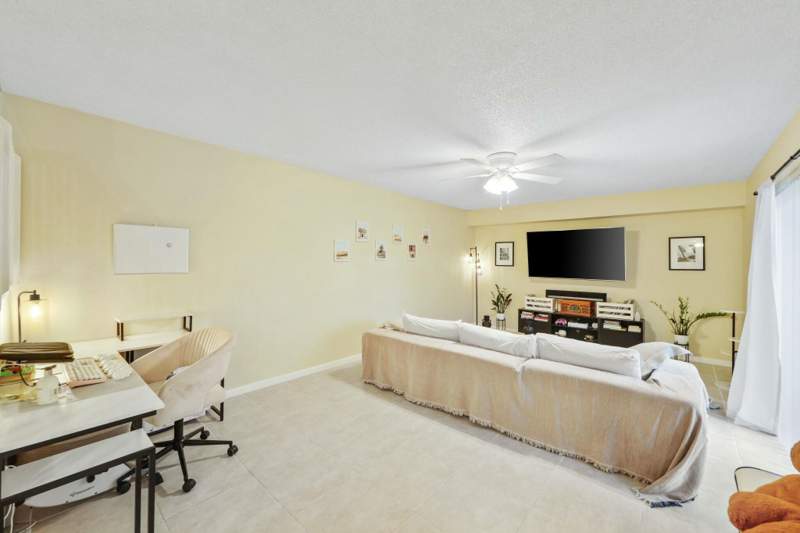 2 bedroom Townhouse at 5110 51st Way, Village Of Sandalwood Lakes South, West Palm Beach — photo 5