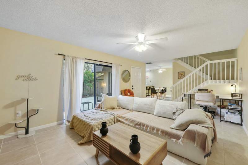 2 bedroom Townhouse at 5110 51st Way, Village Of Sandalwood Lakes South, West Palm Beach — photo 4
