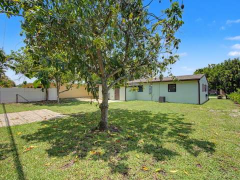 9298 Birmingham Drive, Palm Beach Gardens FL - photo 22 of 24