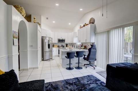 10245 SW 16th Court, Pembroke Pines FL - photo 7 of 22