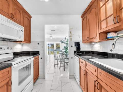2017 SW Golf Lane #109, Boynton Beach FL - photo 15 of 80
