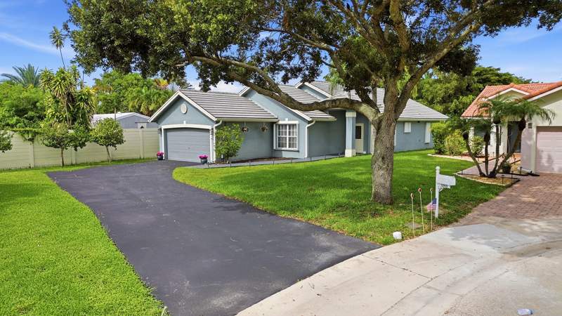 4 bedroom Single Family Residence at 12445 SW 7th Place, Arboretum, Davie — photo 4