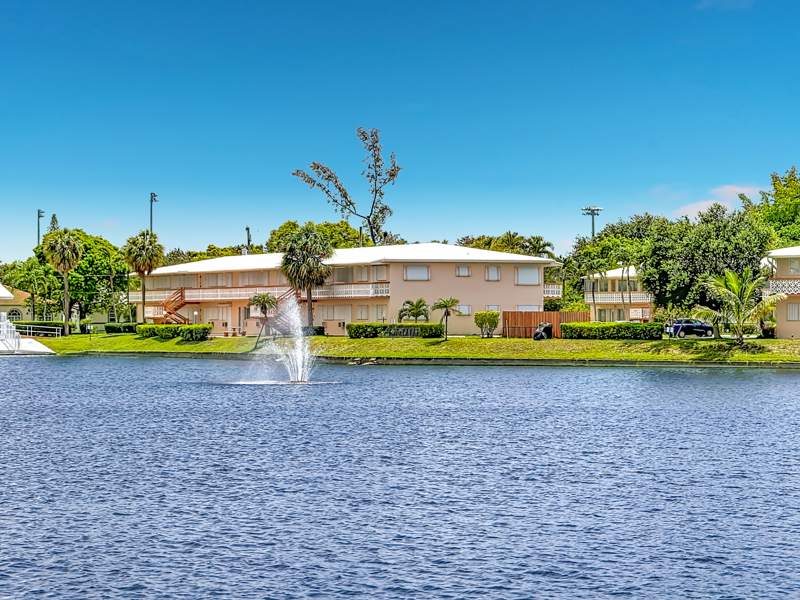 2 bedroom Stock Cooperative at 1050 SW 11th Street #L2, Rolen Lake Gardens, Hallandale Beach — photo 2