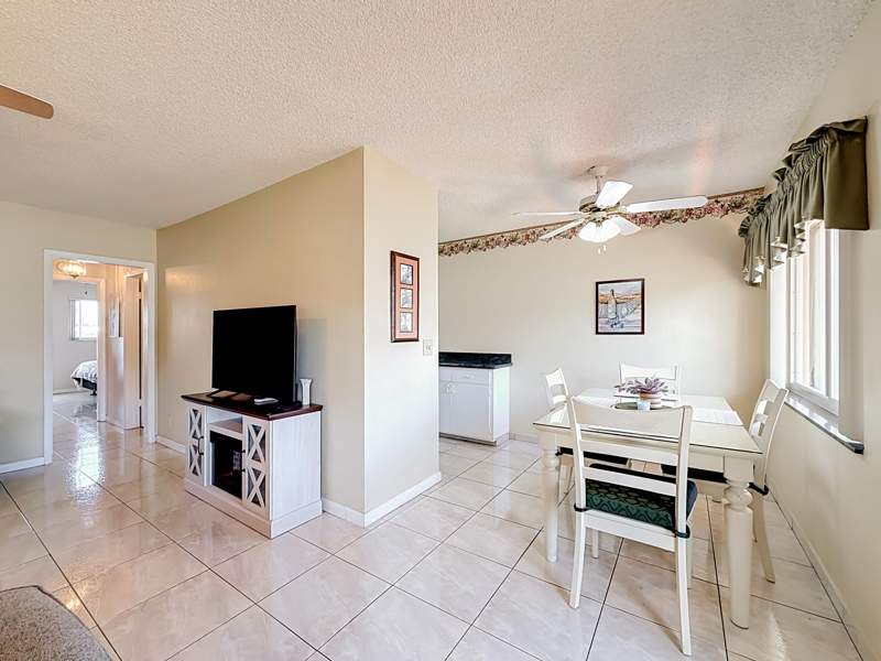 2 bedroom Stock Cooperative at 1050 SW 11th Street #L2, Rolen Lake Gardens, Hallandale Beach — photo 3
