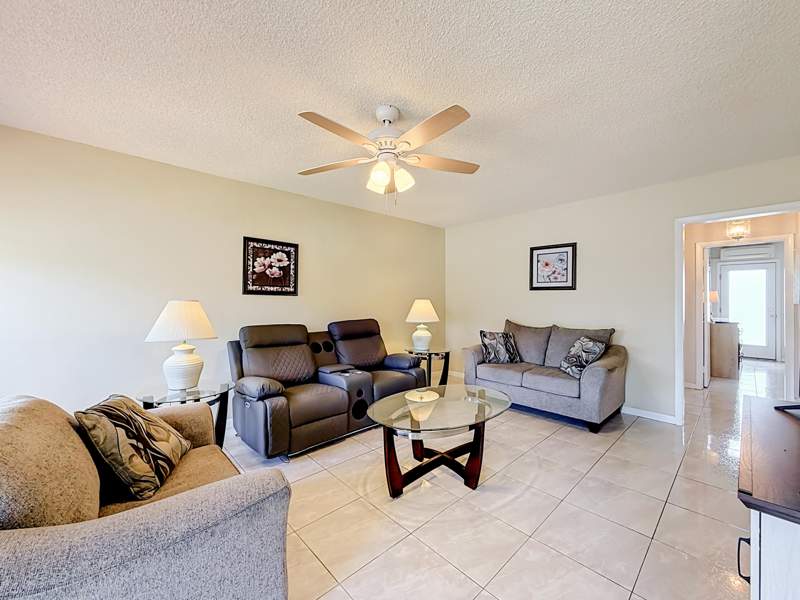 2 bedroom Stock Cooperative at 1050 SW 11th Street #L2, Rolen Lake Gardens, Hallandale Beach — photo 5