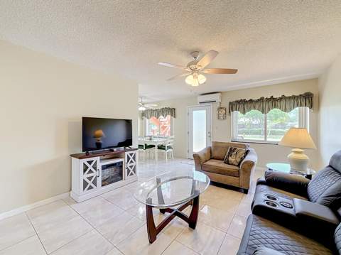 1050 SW 11th Street #L2, Hallandale Beach FL - photo 6 of 19