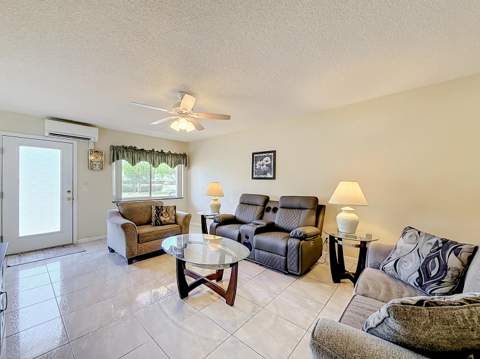 1050 SW 11th Street #L2, Hallandale Beach FL - photo 8 of 19