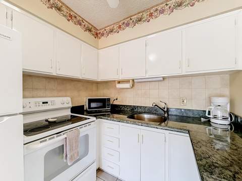 1050 SW 11th Street #L2, Hallandale Beach FL - photo 9 of 19