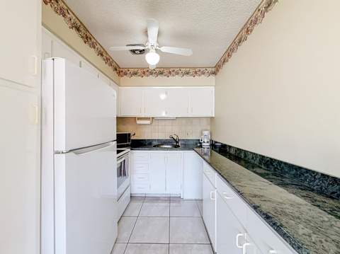 1050 SW 11th Street #L2, Hallandale Beach FL - photo 10 of 19