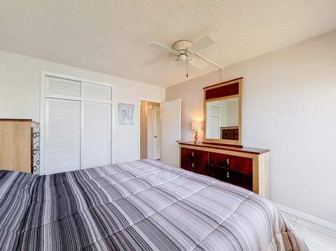 1050 SW 11th Street #L2, Hallandale Beach FL - photo 11 of 19