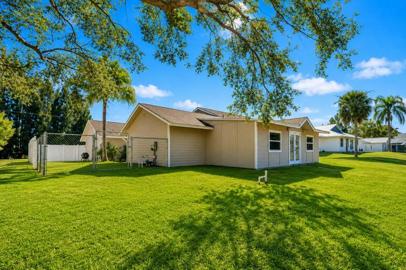 4 bedroom Single Family Residence at 8074 SE River Lane, South River Colony, Stuart — photo 5