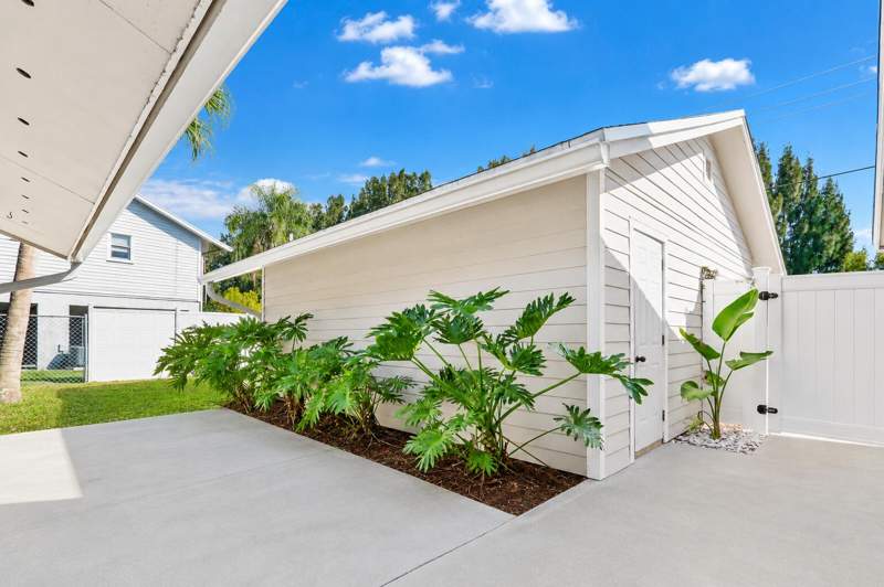 4 bedroom Single Family Residence at 8074 SE River Lane, South River Colony, Stuart — photo 4
